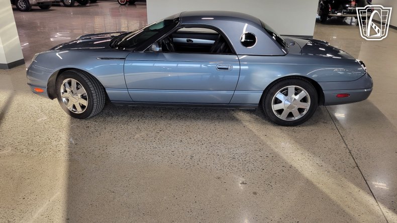2005 Ford Thunderbird 22