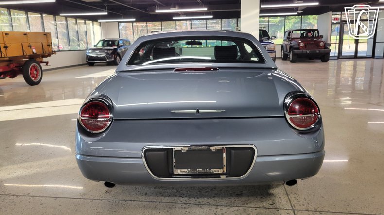 2005 Ford Thunderbird 29
