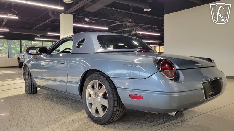 2005 Ford Thunderbird 26