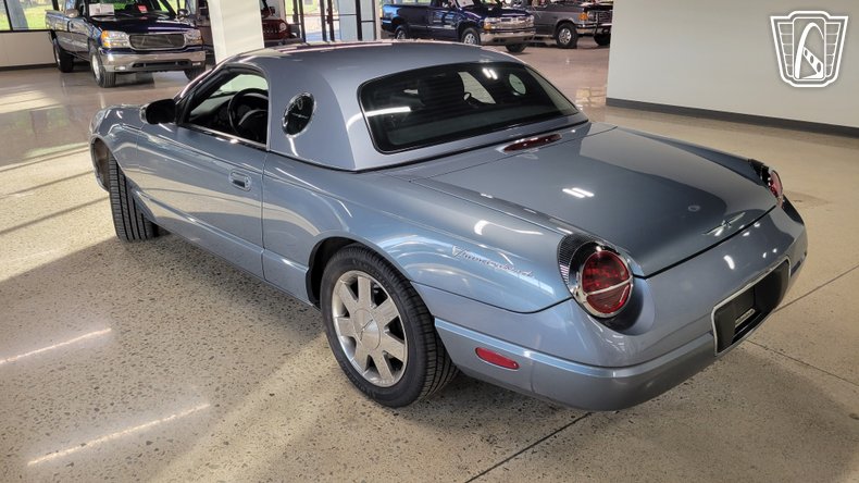 2005 Ford Thunderbird 28