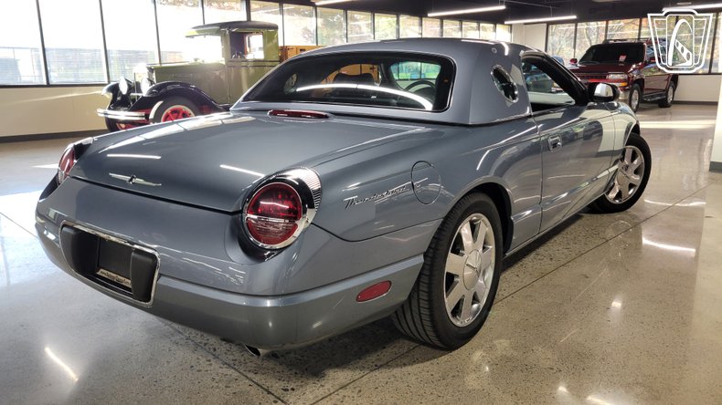 2005 Ford Thunderbird 32
