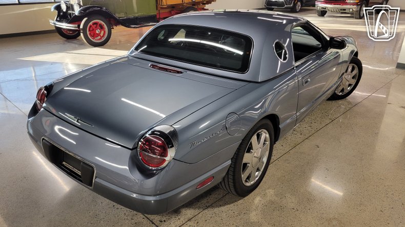 2005 Ford Thunderbird 33
