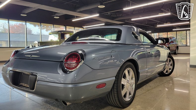 2005 Ford Thunderbird 31