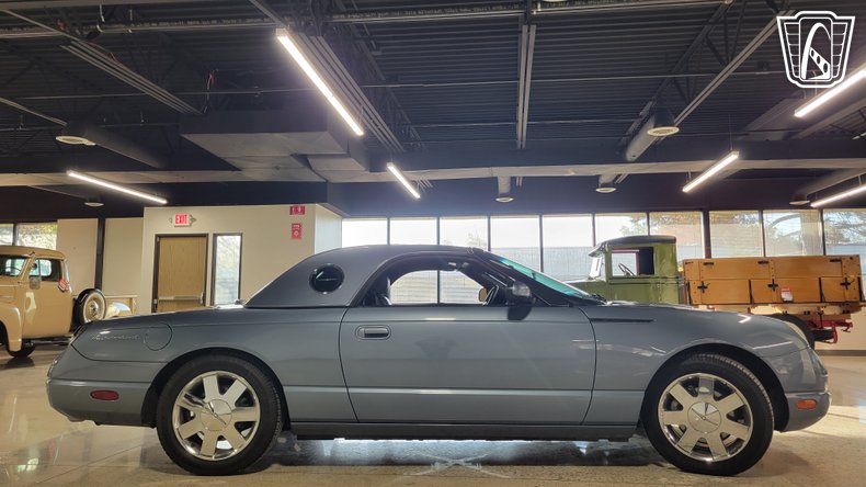 2005 Ford Thunderbird 34