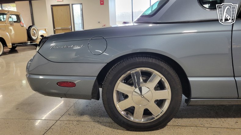 2005 Ford Thunderbird 37
