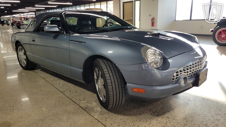 2005 Ford Thunderbird 41