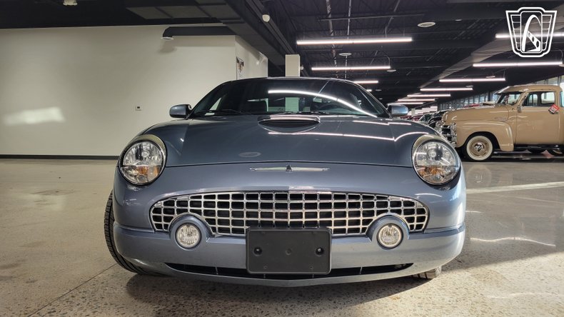 2005 Ford Thunderbird 43