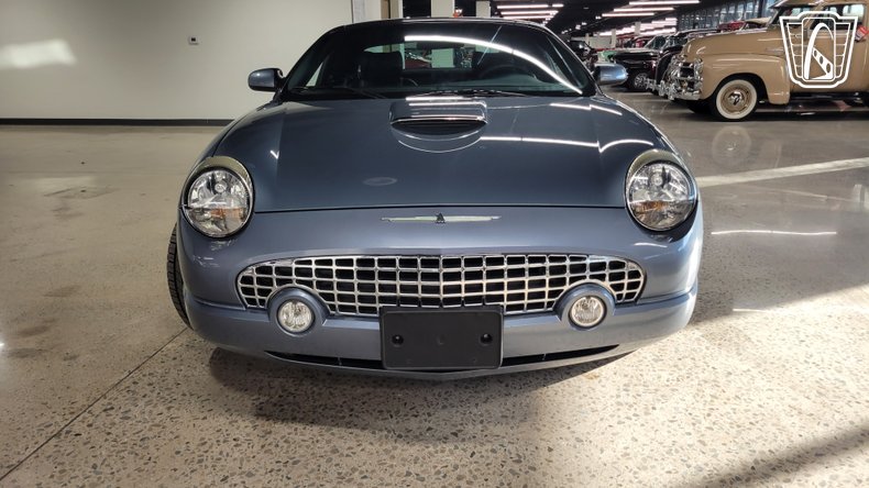 2005 Ford Thunderbird 4