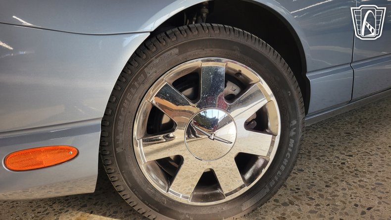 2005 Ford Thunderbird 5