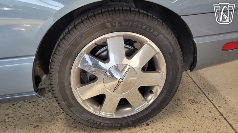 2005 Ford Thunderbird 6