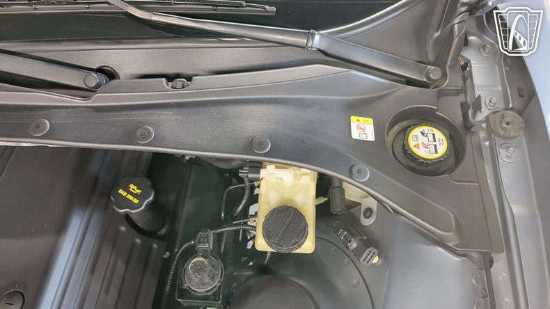 2005 Ford Thunderbird 66
