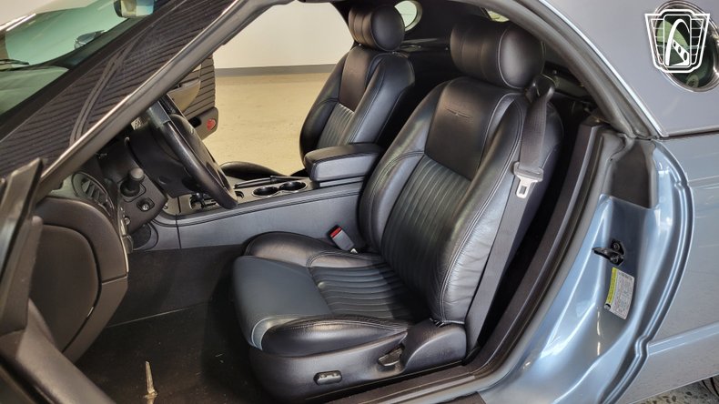 2005 Ford Thunderbird 12