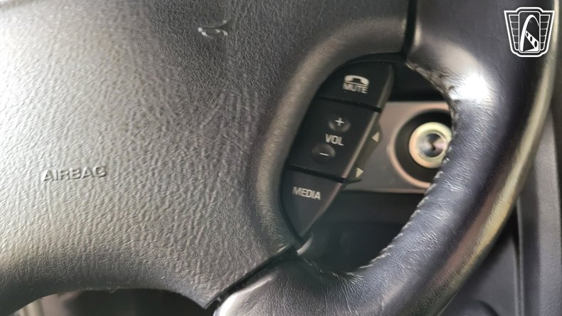 2005 Ford Thunderbird 77