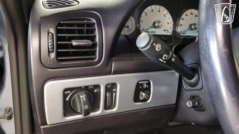 2005 Ford Thunderbird 74