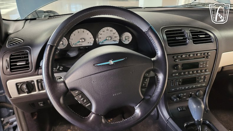 2005 Ford Thunderbird 11