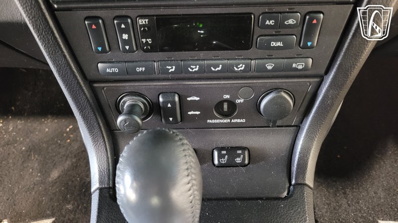 2005 Ford Thunderbird 79