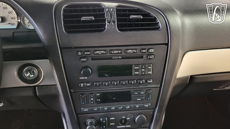 2005 Ford Thunderbird 17