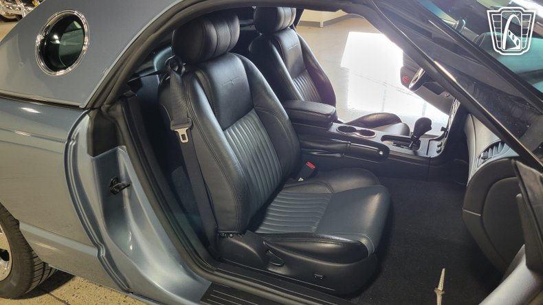 2005 Ford Thunderbird 89