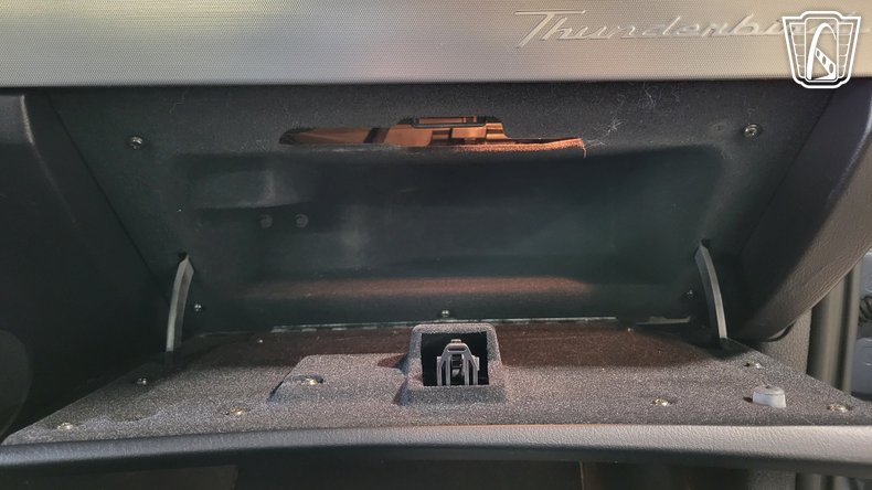 2005 Ford Thunderbird 92