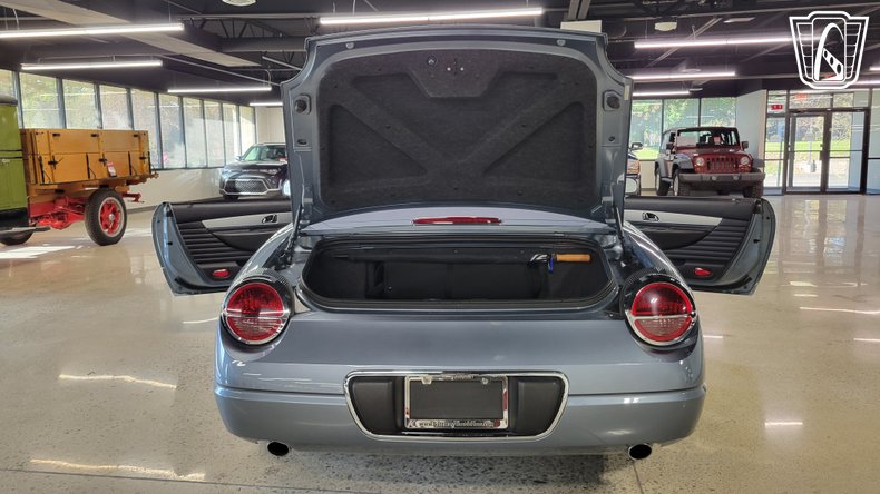 2005 Ford Thunderbird 111