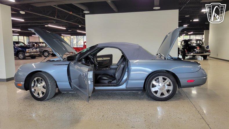 2005 Ford Thunderbird 109