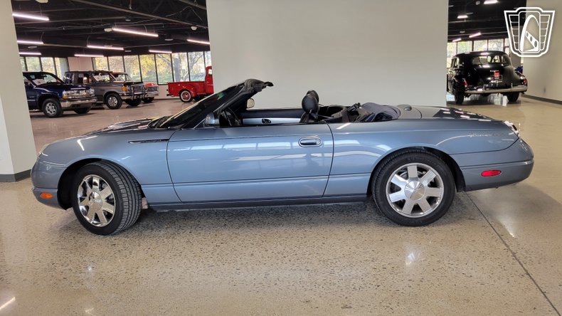 2005 Ford Thunderbird 16