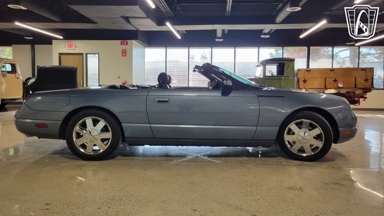 2005 Ford Thunderbird 124