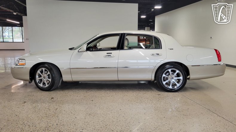 2005 Lincoln Town Car 21