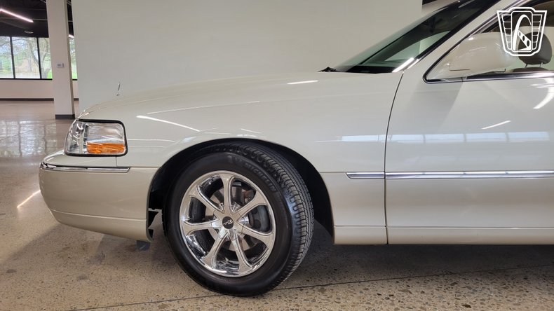 2005 Lincoln Town Car 23