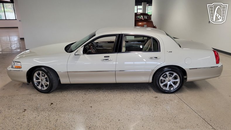 2005 Lincoln Town Car 22