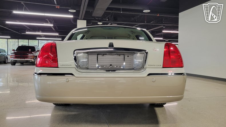 2005 Lincoln Town Car 29