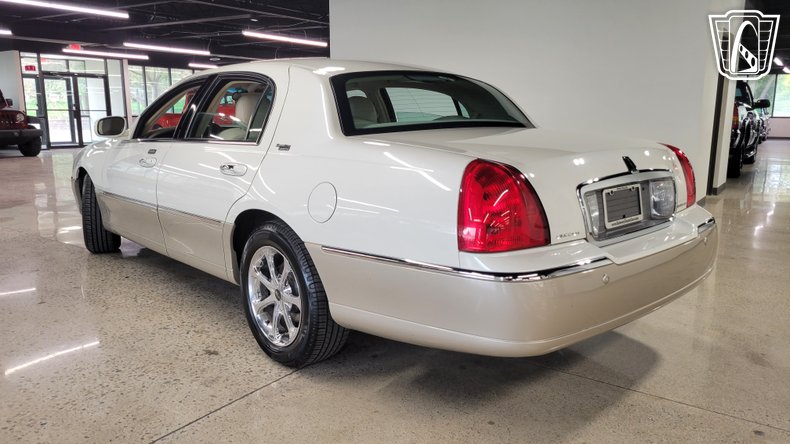 2005 Lincoln Town Car 27
