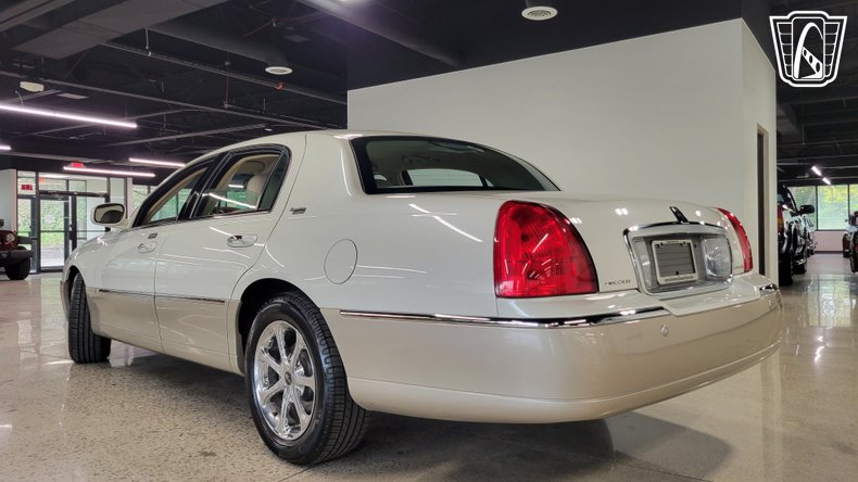 2005 Lincoln Town Car 26
