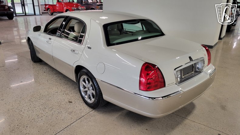 2005 Lincoln Town Car 28