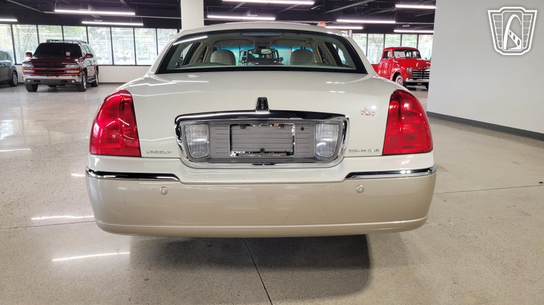 2005 Lincoln Town Car 30