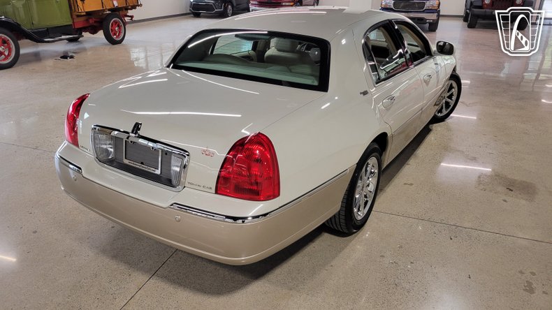 2005 Lincoln Town Car 33