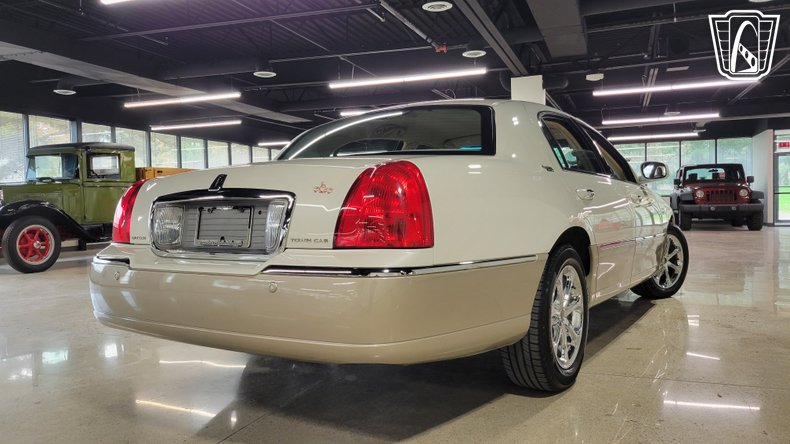 2005 Lincoln Town Car 31