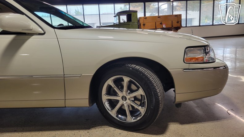 2005 Lincoln Town Car 39
