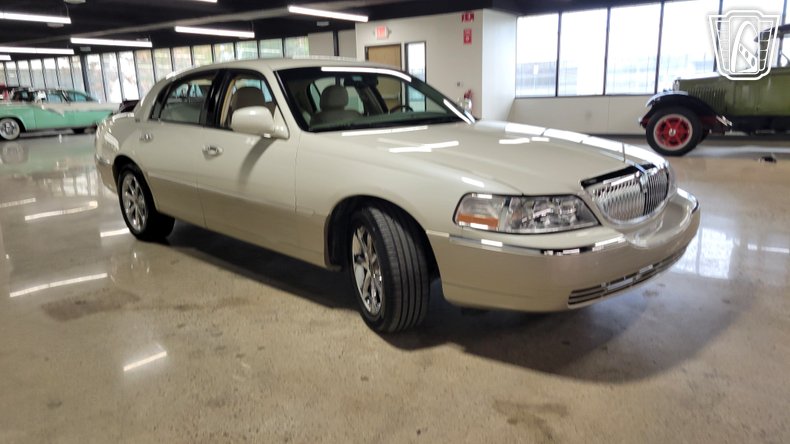 2005 Lincoln Town Car 41