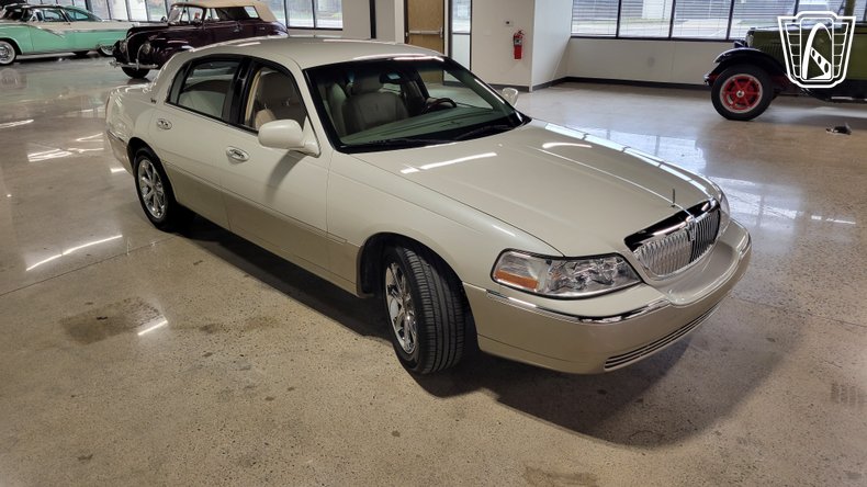 2005 Lincoln Town Car 42