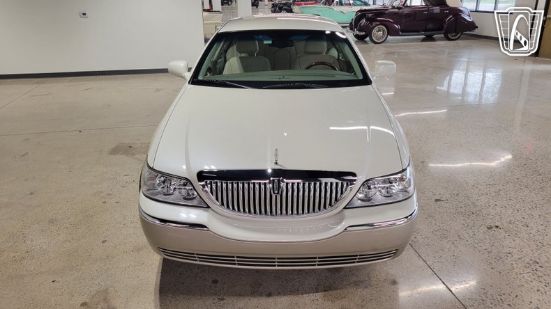 2005 Lincoln Town Car 44