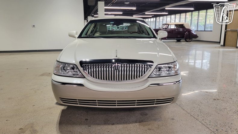 2005 Lincoln Town Car 4