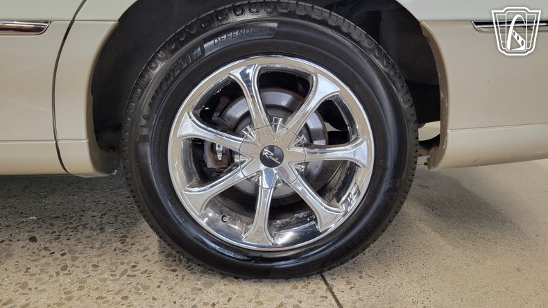 2005 Lincoln Town Car 6
