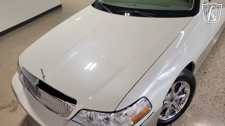 2005 Lincoln Town Car 52