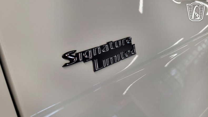 2005 Lincoln Town Car 57