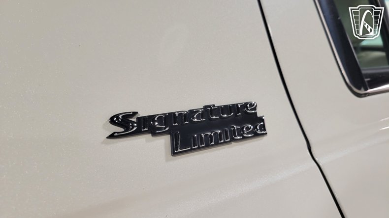 2005 Lincoln Town Car 68