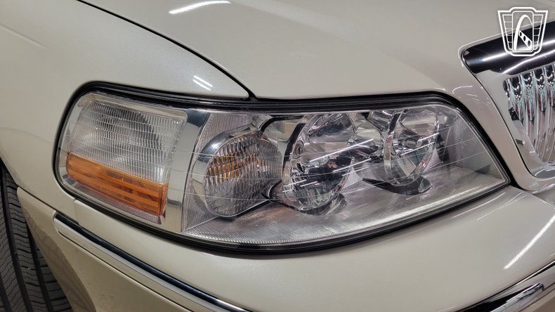 2005 Lincoln Town Car 73