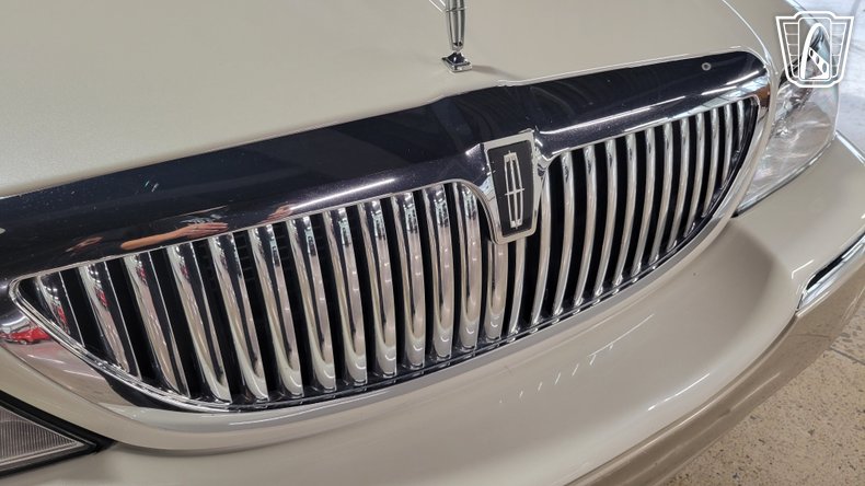 2005 Lincoln Town Car 74