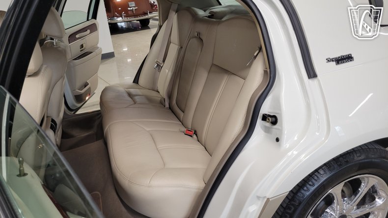 2005 Lincoln Town Car 15