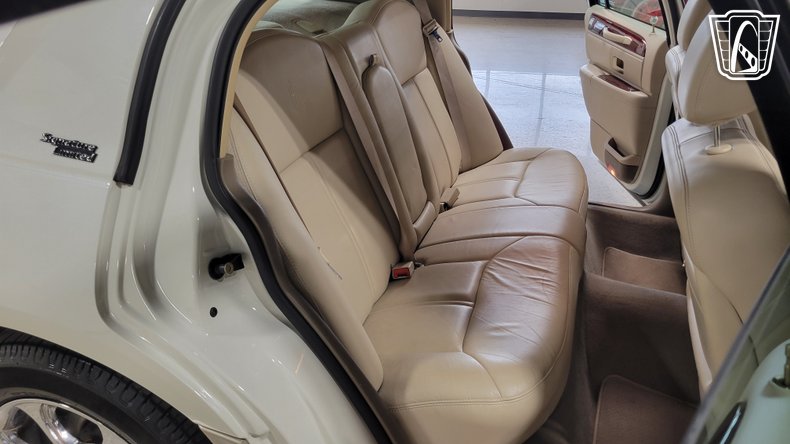 2005 Lincoln Town Car 17
